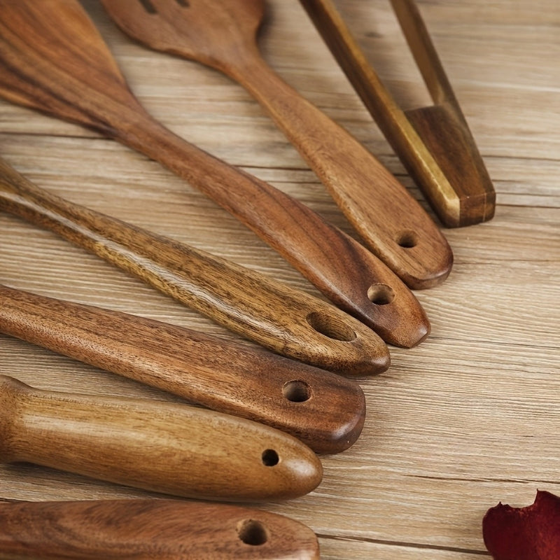 Lot de 7 ustensiles de cuisine en bois naturel