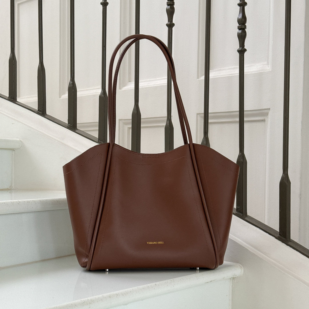 Grand sac épaule en cuir aux lignes angulaires