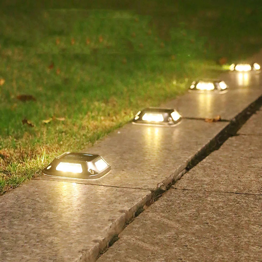 Lampe Solaire Extérieur Minimaliste | Éclairage Écologique et Élégant pour un Jardin Sécurisé 3