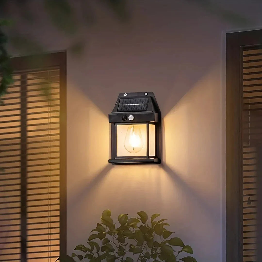 Lampe Solaire Extérieure avec Détecteur de Mouvement | Éclairage Scandinave Élégant pour un Jardin Sécurisé 1