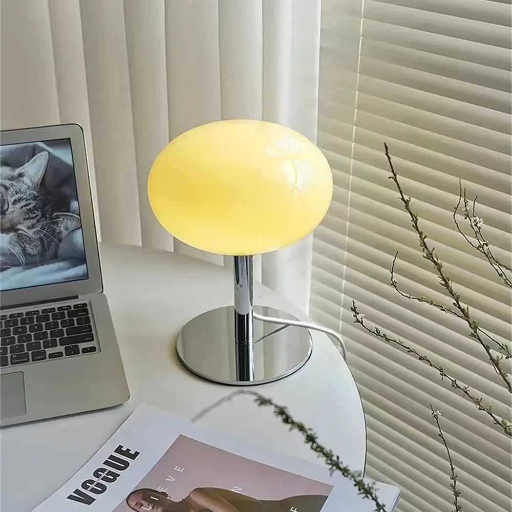 Lampe de Table Élégante : Lumière Chaleureuse et Design Moderne 3