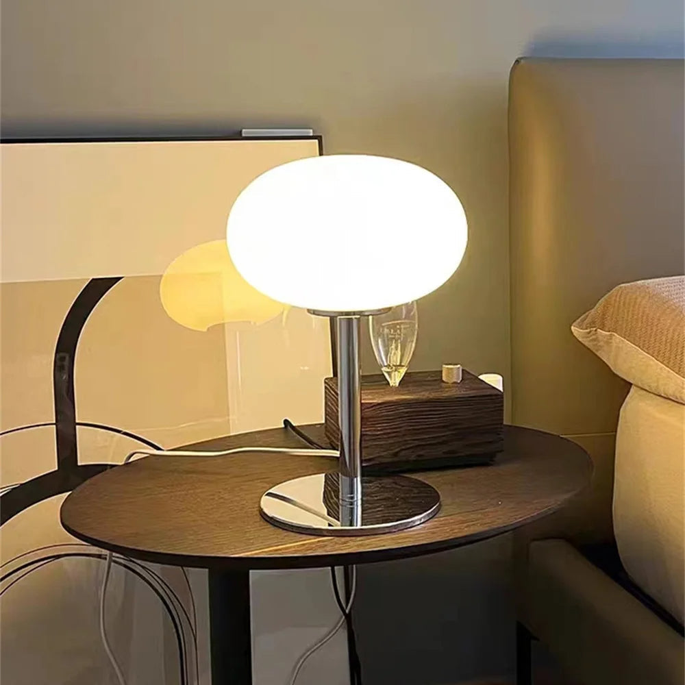 Lampe de Table Élégante : Lumière Chaleureuse et Design Moderne 7