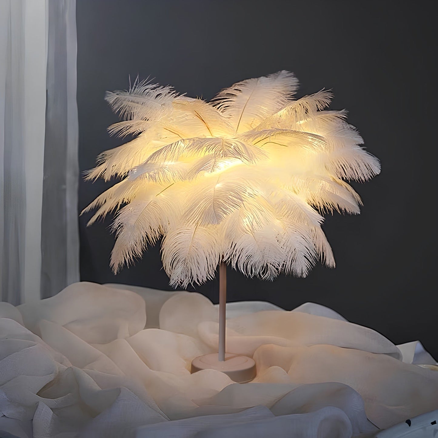 Lampe de Table : Élégance Naturelle en Lumière – Abat-jour en Plumes 3