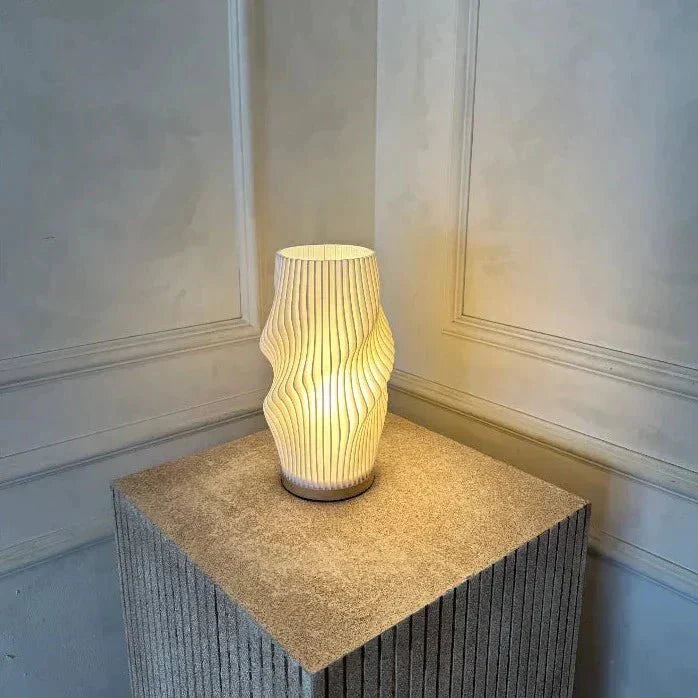 Lampe de Table : Élégance Naturelle en Lumière – Design Ondulé 6