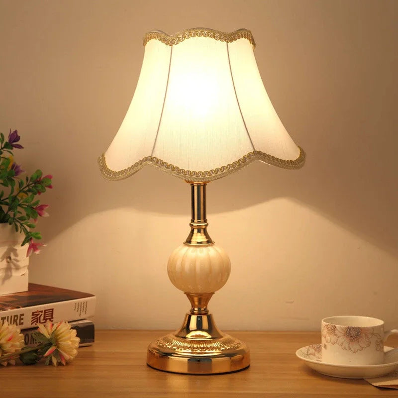 Lampe de Table : Élégance Naturelle en Lumière – Design Rétro Minimaliste 1