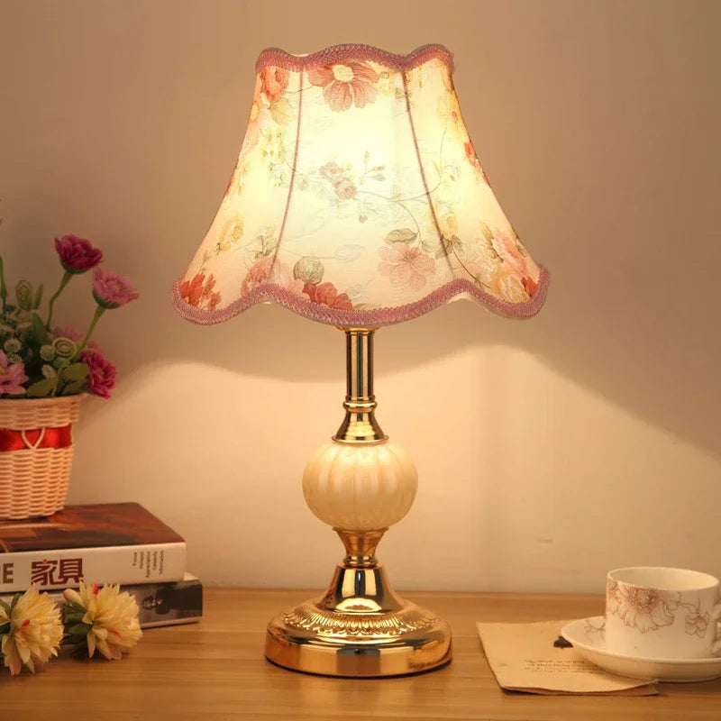 Lampe de Table : Élégance Naturelle en Lumière – Design Rétro Minimaliste 3