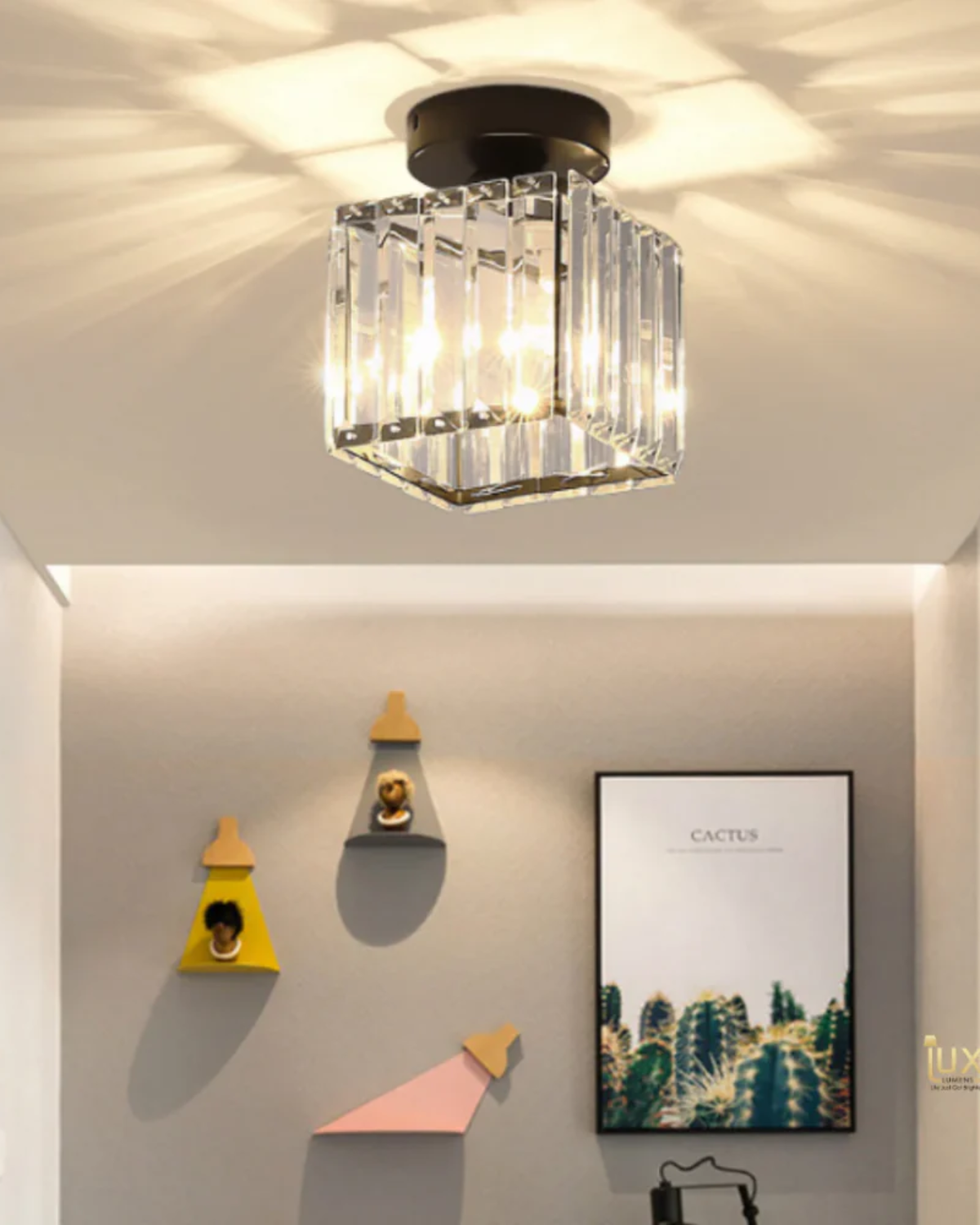 Plafonnier en verre facetté, base noir mat ou dorée