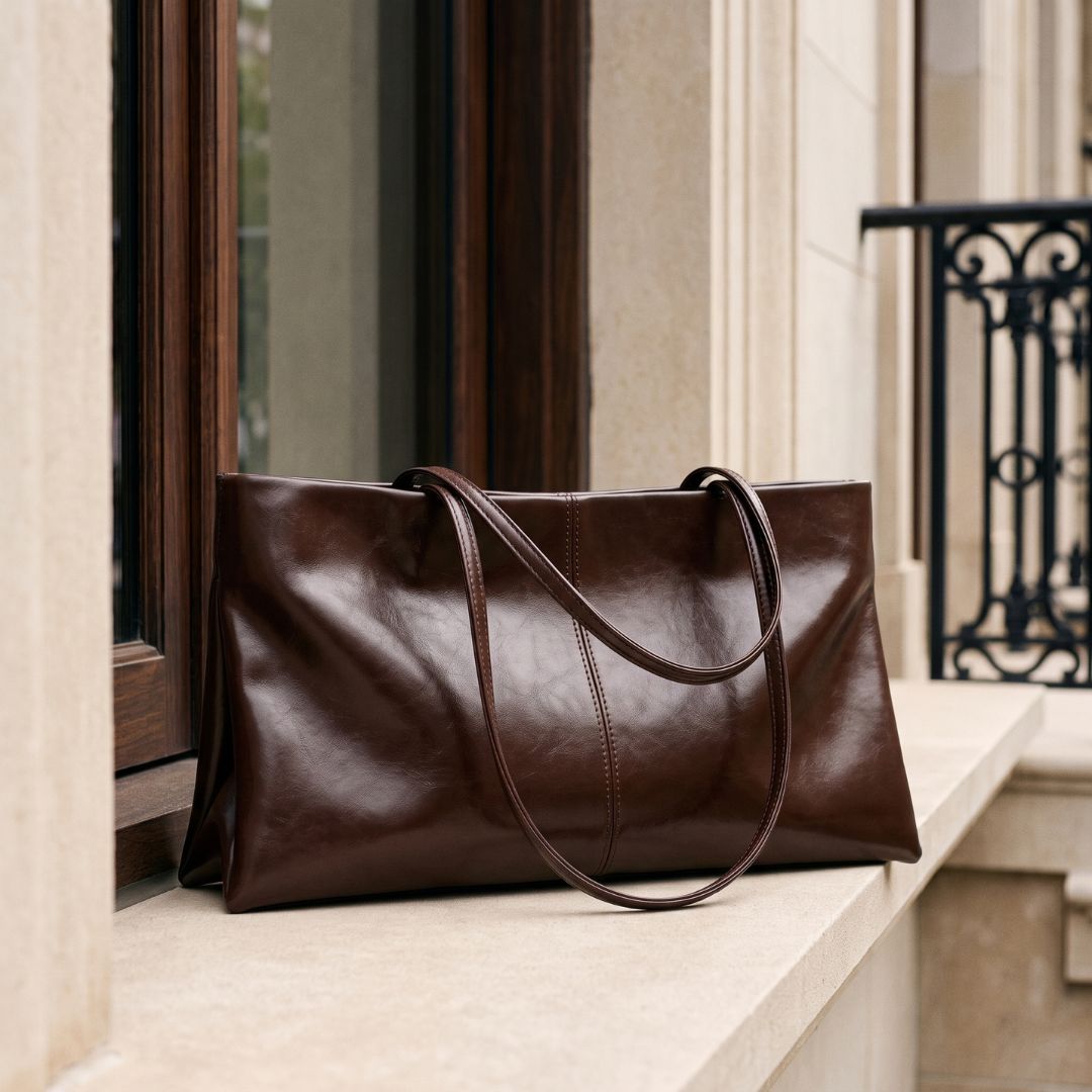 Sac porté épaule en cuir lisse brillant, forme allongée