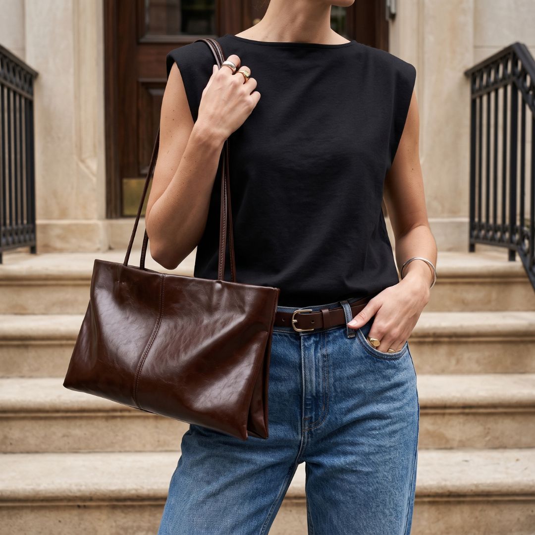 Sac porté épaule en cuir lisse brillant, forme allongée