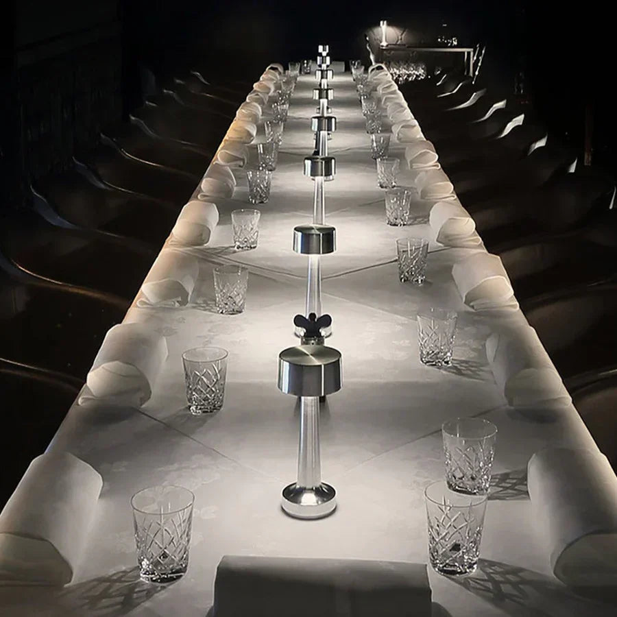 SleekGlow - Lampe de table moderne et élégante pour intérieur