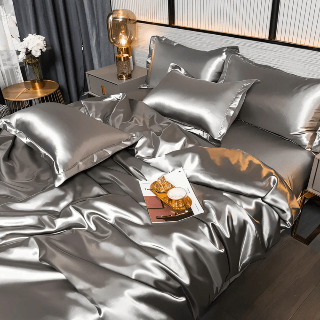 Parure de lit satinée effet soie, 4 pièces