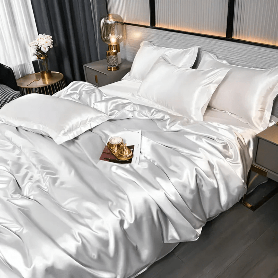 Parure de lit satinée effet soie, 4 pièces