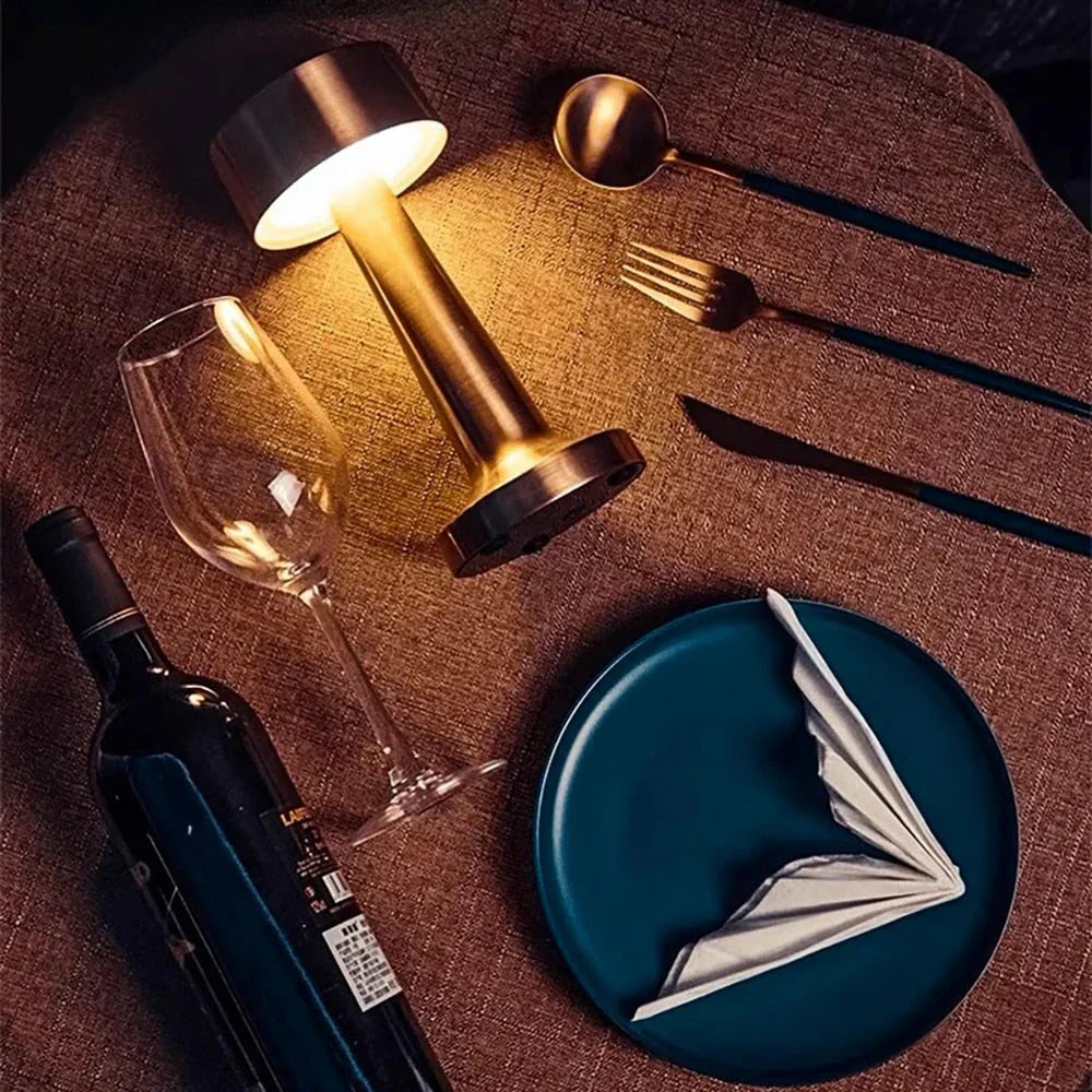 SleekGlow - Lampe de table moderne et élégante pour intérieur