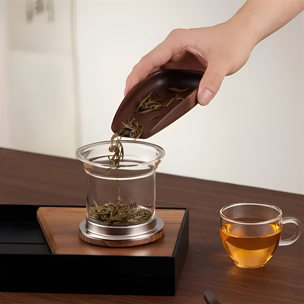 Glass Teapot with Magnetic Filter and Wooden Handle