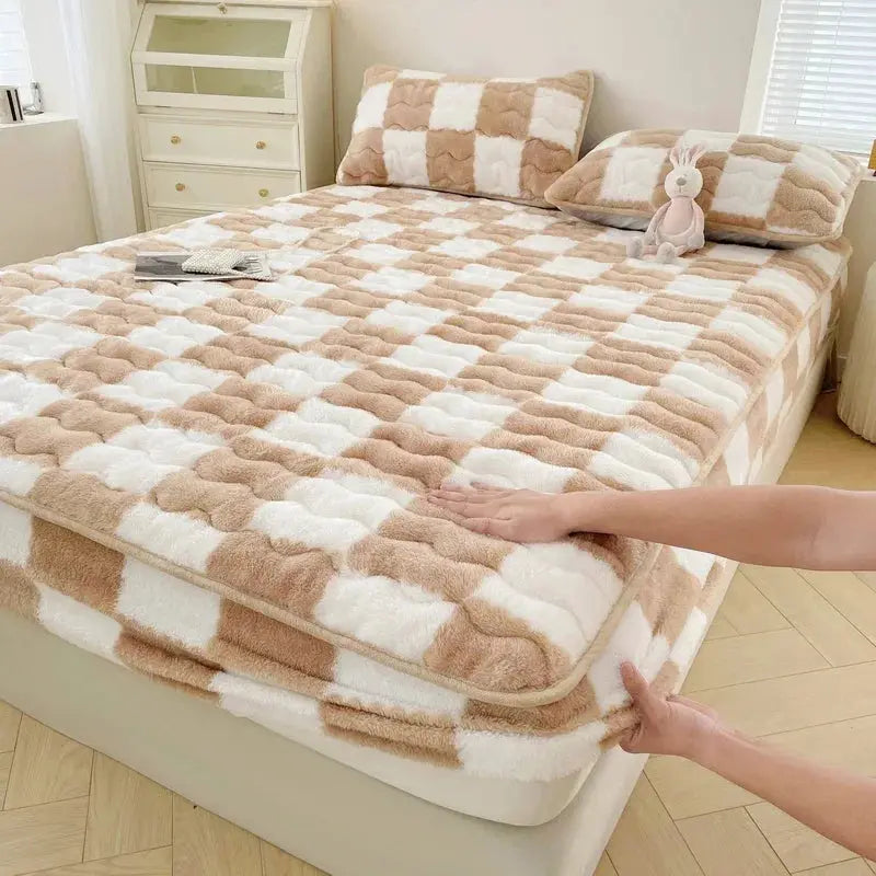 Quilted Plush Fitted Sheet with Elastic Edge