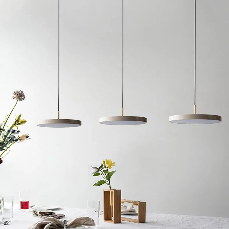 Suspension Élégante en Design Minimaliste – Lumière Douce 1