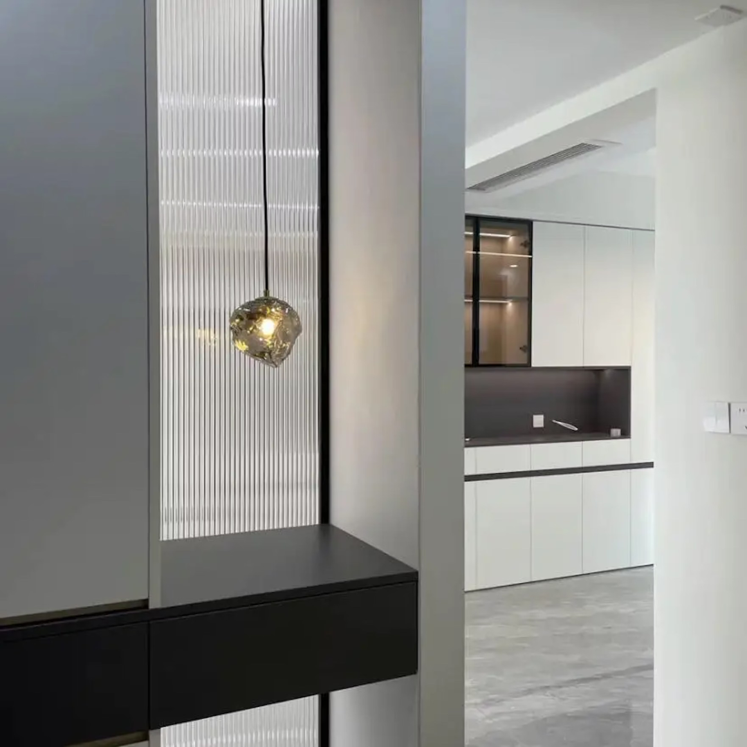 Suspension Élégante en Verre – Lumière Givrée et Moderne 3
