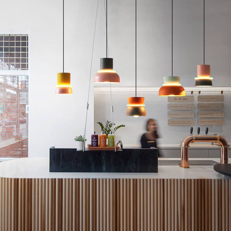 Suspension Lumineuse Scandinave Élégante en Métal Coloré 9