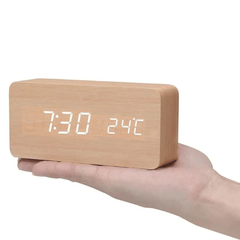 Horloge LED effet bois à commande sonore