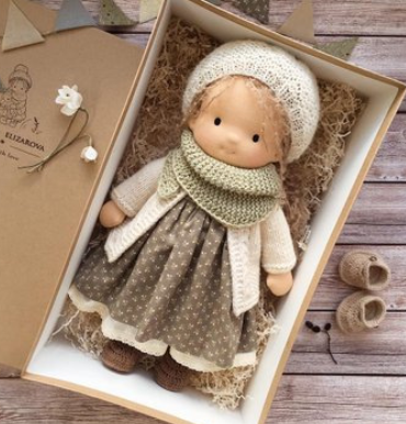 Poupée Waldorf Fait Main en Mohair et Bouclé - Poupée Elina