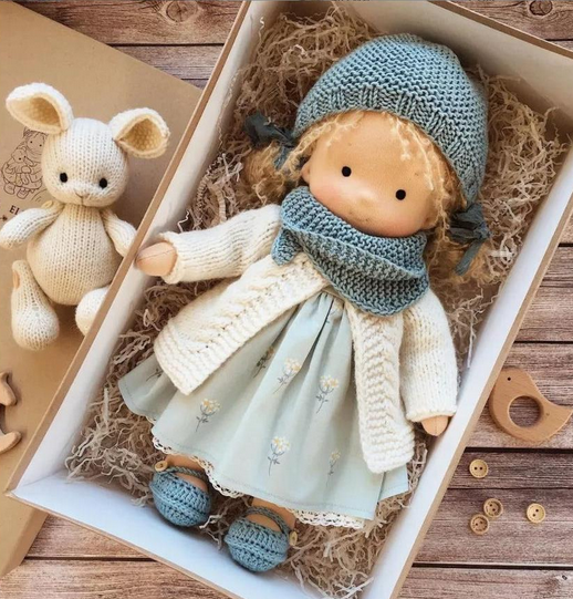 Poupée Waldorf Fait Main en Mohair et Bouclé