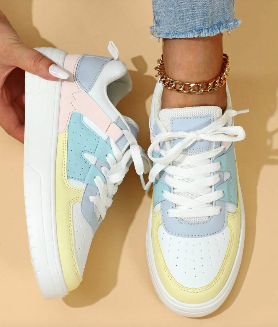 Women's Chic Slip On Sneakers - Stylish and Comfortable Footwear for Everyday Elegance