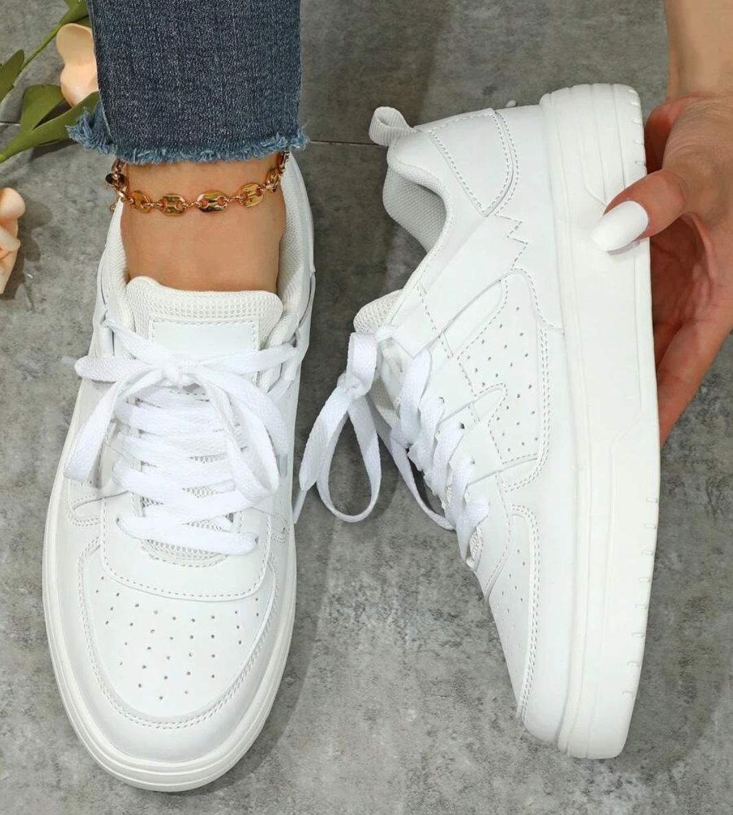 Women's Chic Slip On Sneakers - Stylish and Comfortable Footwear for Everyday Elegance