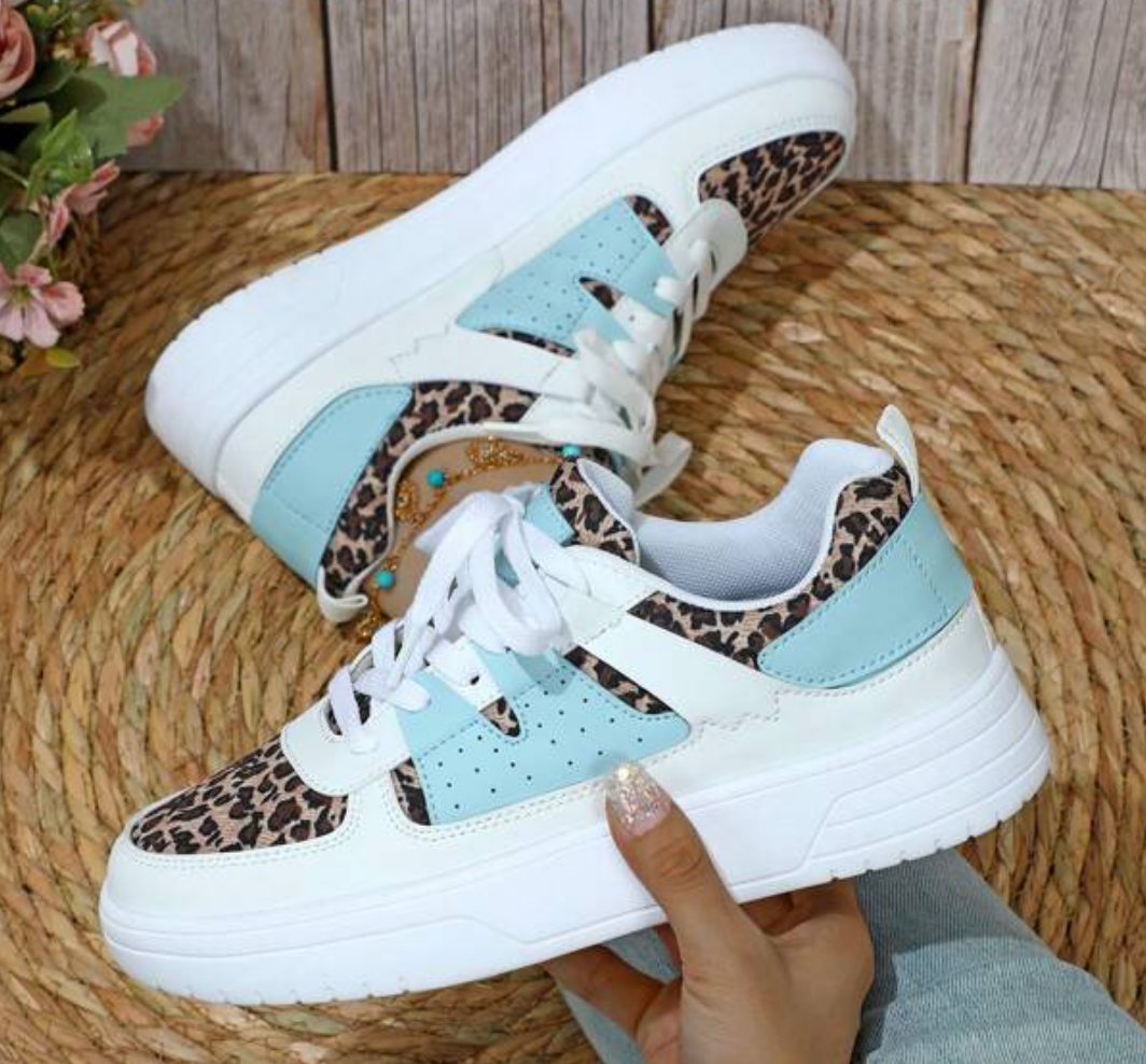 Women's Chic Slip On Sneakers - Stylish and Comfortable Footwear for Everyday Elegance