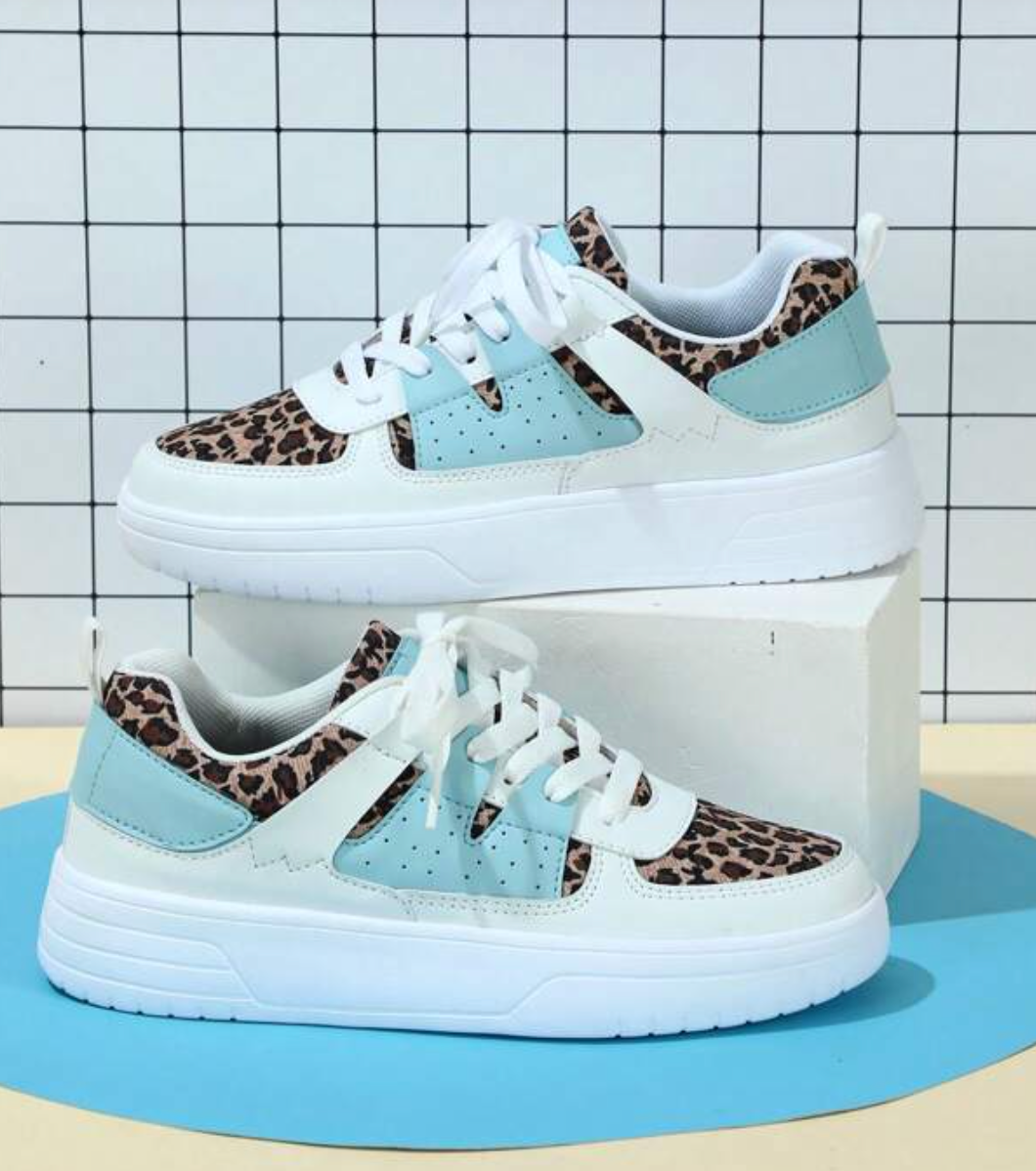 Women's Chic Slip On Sneakers - Stylish and Comfortable Footwear for Everyday Elegance