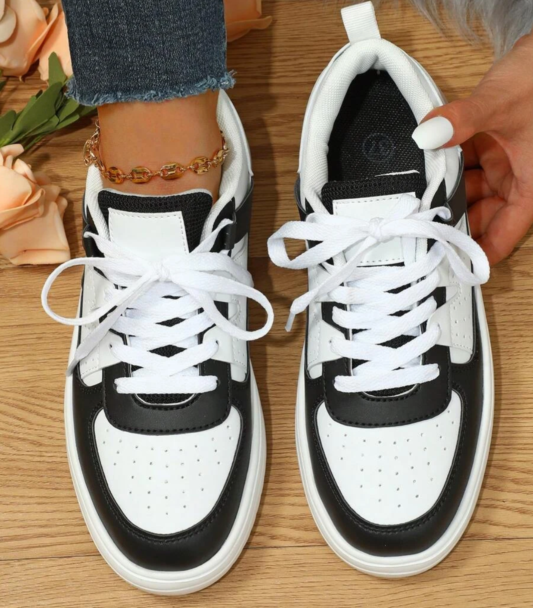 Women's Chic Slip On Sneakers - Stylish and Comfortable Footwear for Everyday Elegance