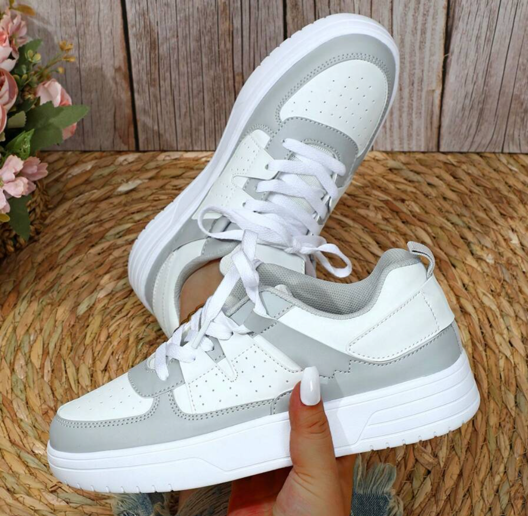 Women's Chic Slip On Sneakers - Stylish and Comfortable Footwear for Everyday Elegance