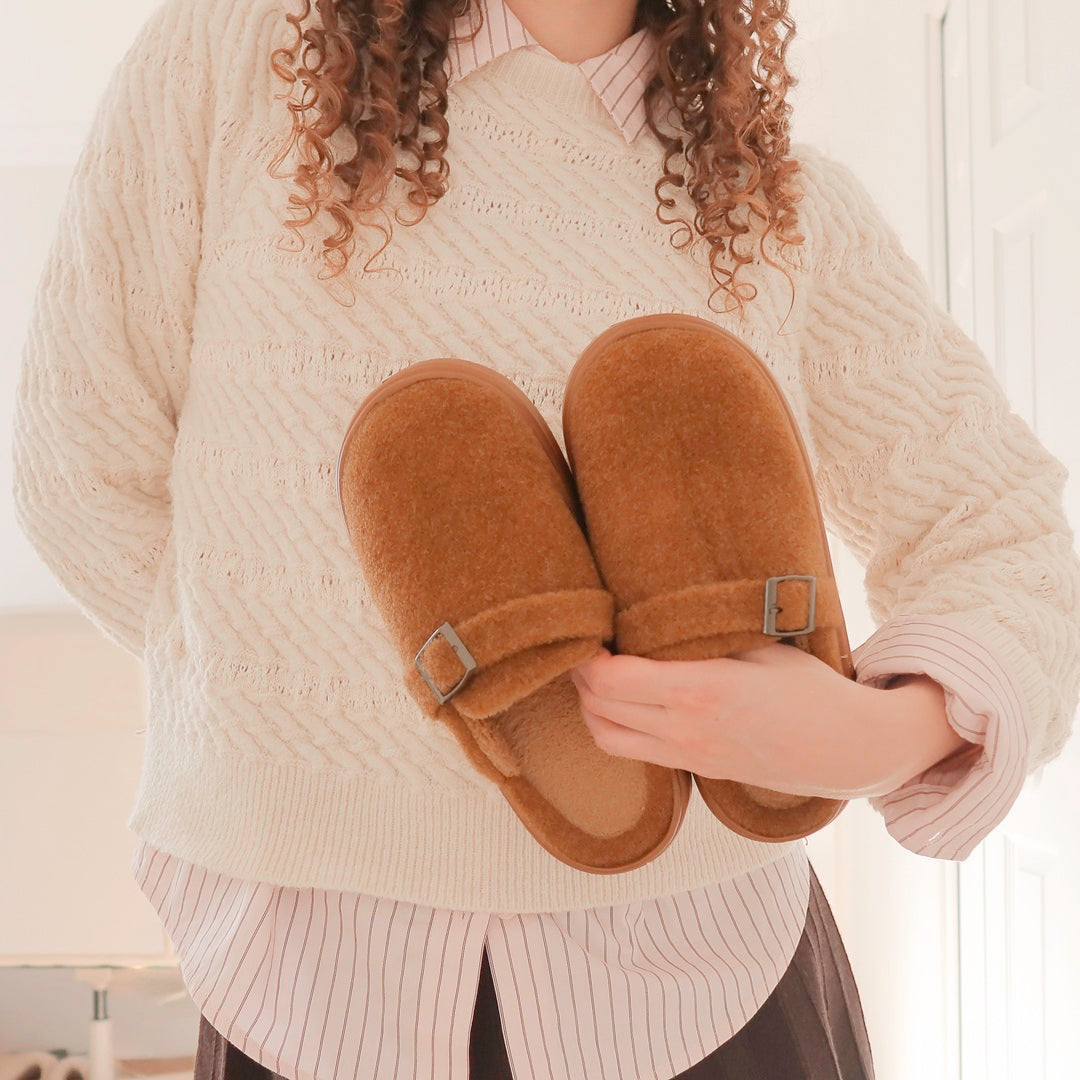 Women's Fuzzy Platform Slippers - Cozy Slip-On Footwear for Indoor and Outdoor Comfort