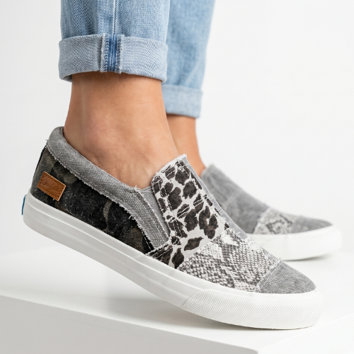 Women's Lightweight Slip-On Sneakers - Breathable Canvas Shoes for Everyday Comfort