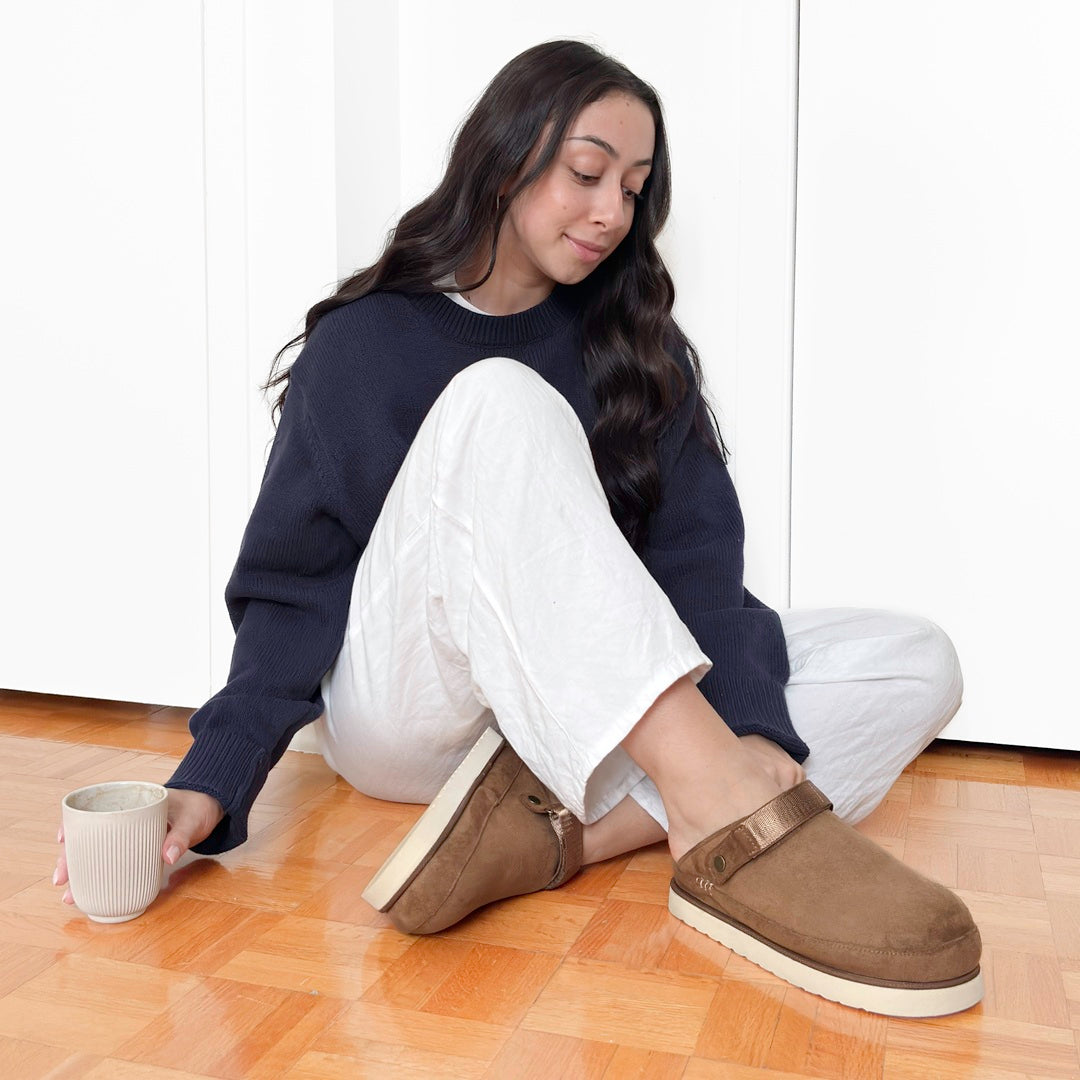 Women's Suede Platform Clogs - Cozy Slip-On Footwear for All-Day Comfort and Support
