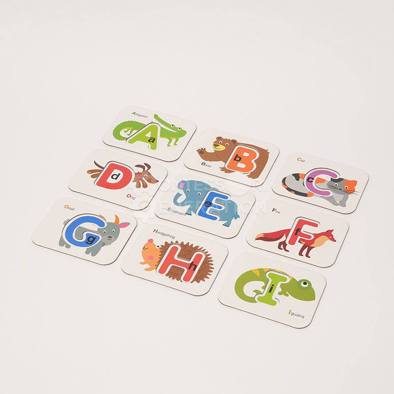 Cartes alphabet et chiffres avec lettres en bois