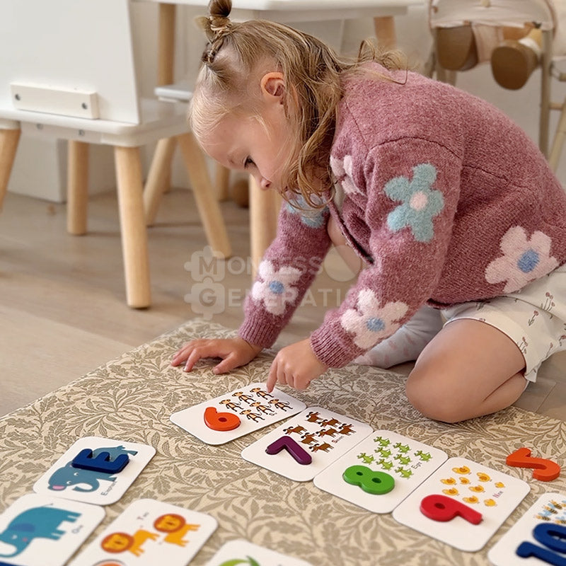 Cartes alphabet et chiffres avec lettres en bois