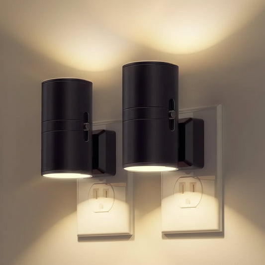 Duo d'appliques murales Clair noires branchées sur une prise secteur, éclairage bidirectionnel haut et bas.