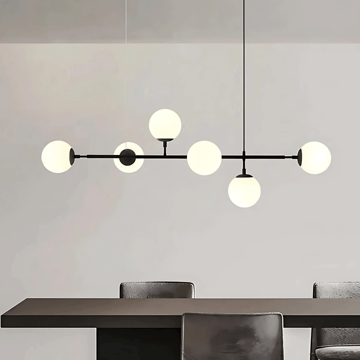 Grande suspension à globes en verre blanc dépoli