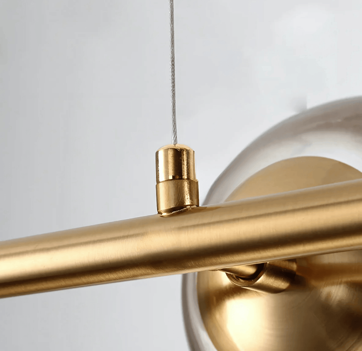 Grande suspension à globes en verre blanc dépoli