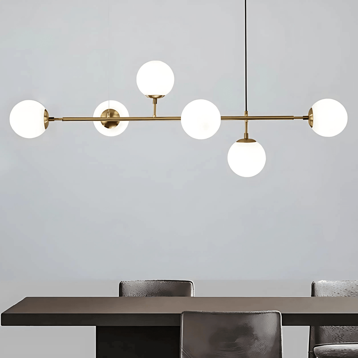 Grande suspension à globes en verre blanc dépoli