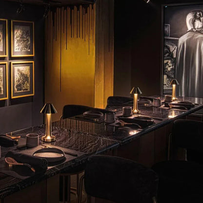 Éclairage d'ambiance nocturne avec les lampes de table Epure.