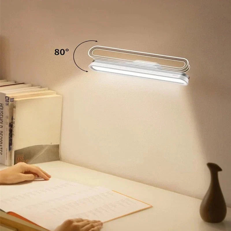 Lampe de lecture murale Intuitive orientable à 80 degrés pour un confort visuel sur mesure.