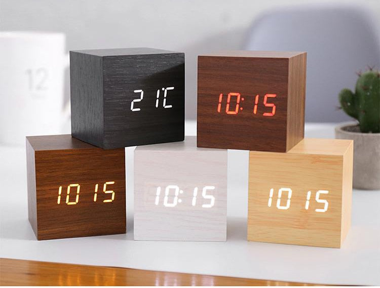 Réveil LED cube minimaliste avec température
