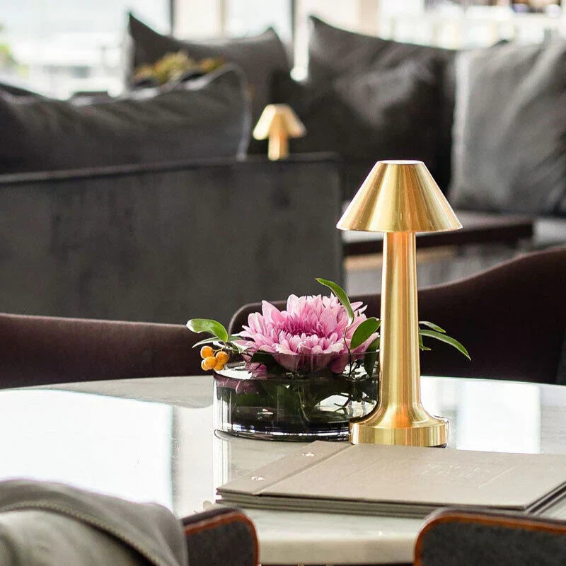 SleekGlow - Lampe de table moderne et élégante pour intérieur