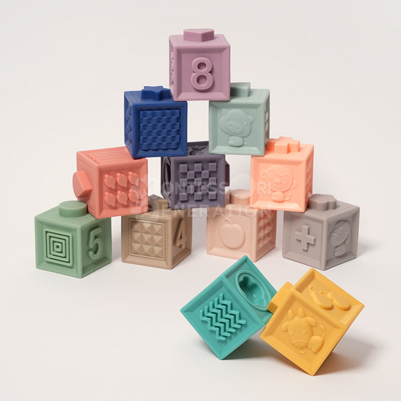 12 cubes souples en silicone qui couinent